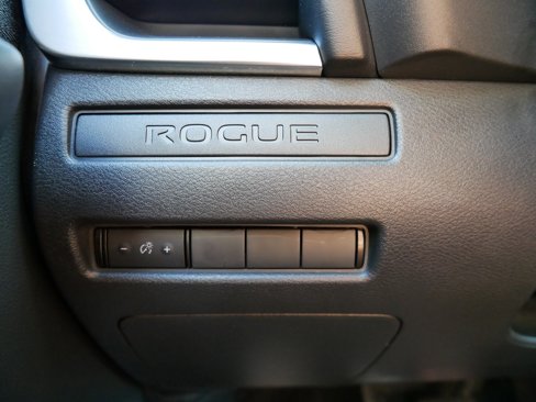Used 2023 Nissan Rogue S image 26