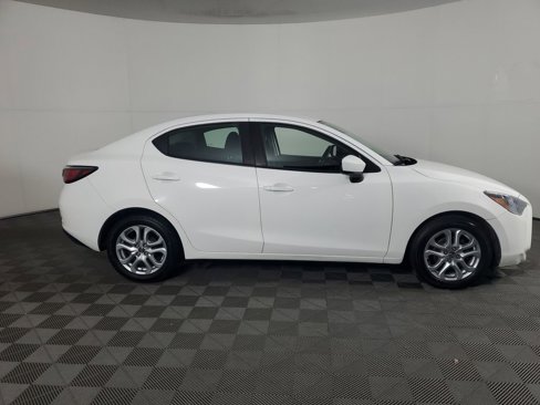 Used 2017 Toyota Yaris iA image 3