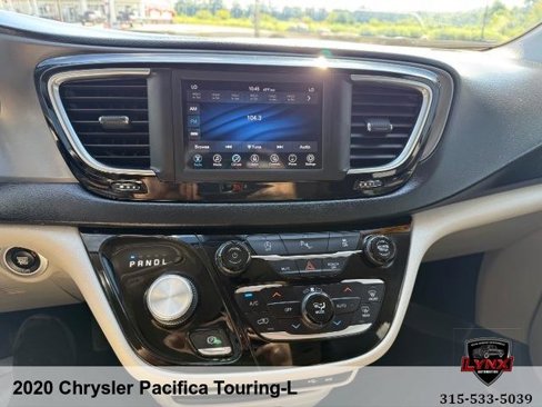 Used 2020 Chrysler Pacifica Touring-L image 10