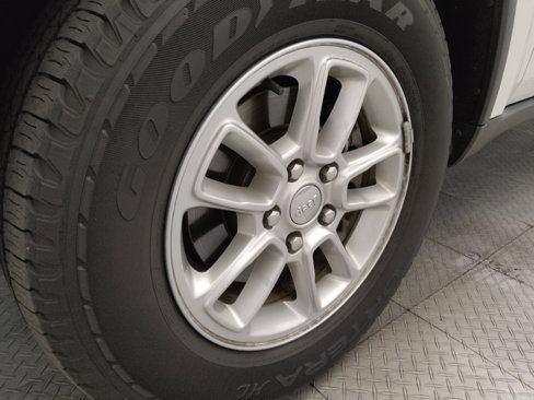 Used 2020 Jeep Grand Cherokee Laredo image 31