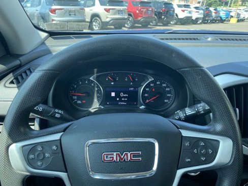 Certified 2022 GMC Terrain SLE w/ Driver Convenience Package image 13