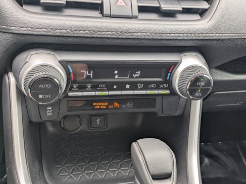 Used 2022 Toyota RAV4 LE image 13