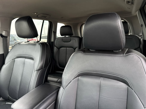 Used 2023 Jeep Grand Cherokee Limited w/ Black Appearance Package image 18