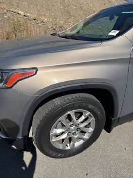 Used 2018 Chevrolet Traverse LT image 3