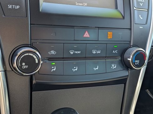 Used 2017 Toyota Camry LE image 21
