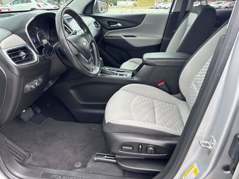 Used 2020 Chevrolet Equinox LT w/ Driver Convenience Package image 9