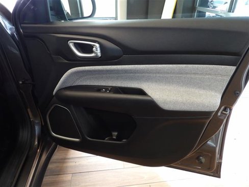 Used 2022 Jeep Compass Latitude image 12