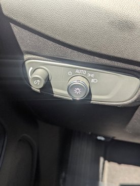 Used 2018 Chevrolet Equinox LT w/ Sun & Infotainment Package image 20