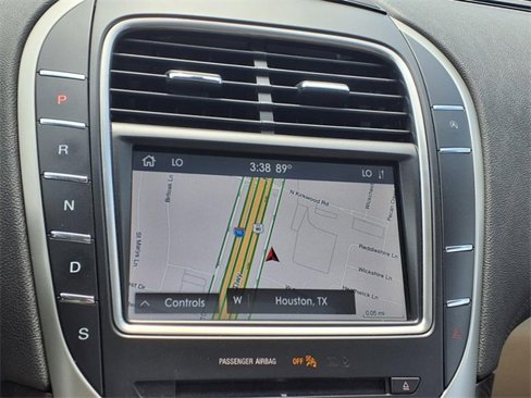Used 2020 Lincoln Nautilus Reserve image 17