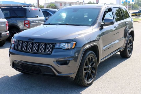 Used 2020 Jeep Grand Cherokee Altitude image 2