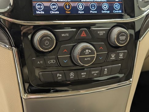 Used 2020 Jeep Grand Cherokee Limited w/ Luxury Group II image 21