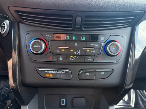 Used 2017 Ford Escape Titanium image 28