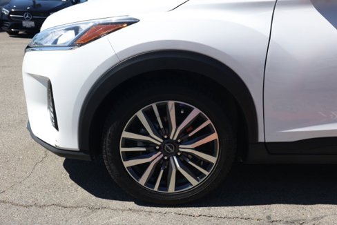 Used 2024 Nissan Kicks SV image 11
