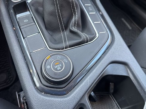 Used 2022 Volkswagen Tiguan SE image 43