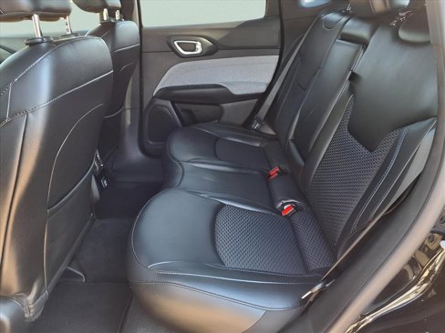 Used 2023 Jeep Compass Latitude image 9