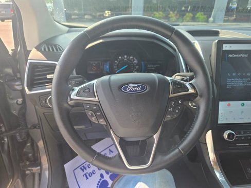Used 2024 Ford Edge Titanium image 10
