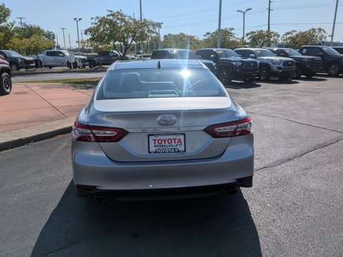 Used 2018 Toyota Camry XLE image 7