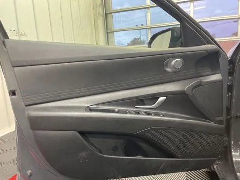 Used 2023 Hyundai Elantra Blue image 8