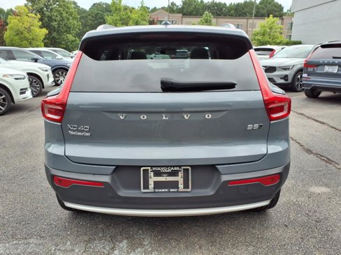 Certified 2023 Volvo XC40 B5 Plus w/ Driver Assist Package image 4