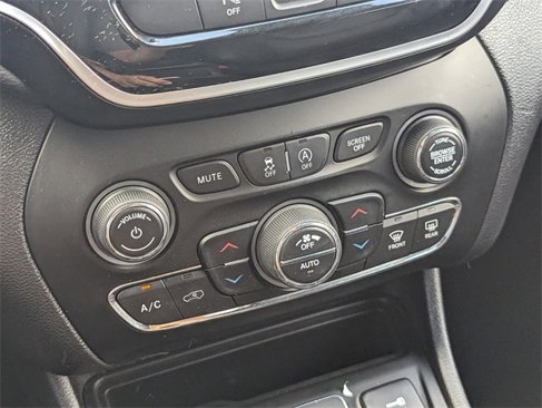 Used 2020 Jeep Cherokee Limited image 22