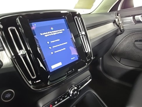 Certified 2024 Volvo XC40 B5 Plus w/ Climate Package image 24