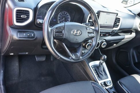 Used 2022 Hyundai Venue Limited image 10