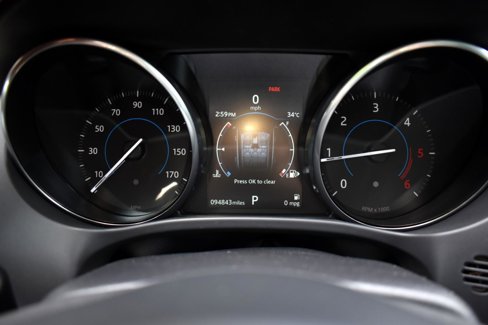 Used 2018 Jaguar F-PACE Premium image 18