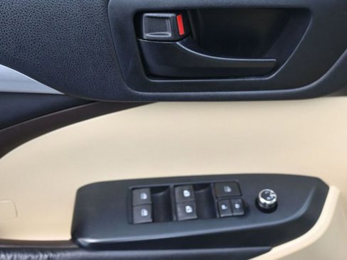 Used 2016 Toyota Highlander Plus image 22