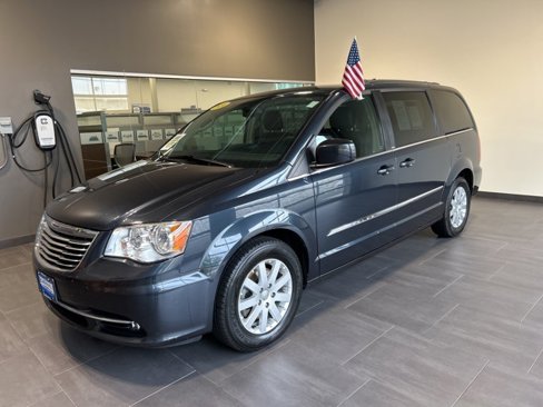 Used 2014 Chrysler Town & Country Touring image 31