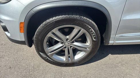 Used 2017 Volkswagen Tiguan Sport image 42