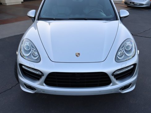 Used 2013 Porsche Cayenne Turbo image 9