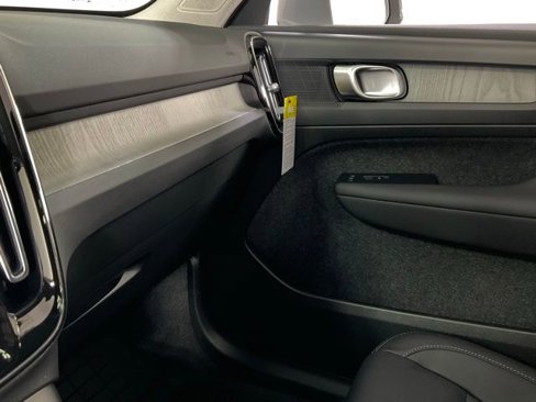 New 2025 Volvo XC40 B5 Core w/ Climate Package image 20