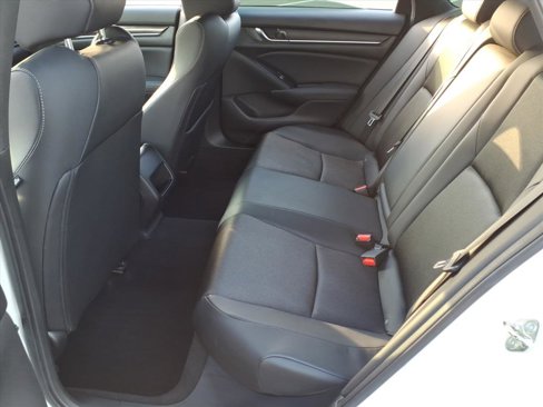 Used 2018 Honda Accord Sport image 14