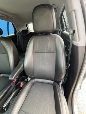 Used 2022 Chevrolet Trax LT w/ Redline Edition image 10