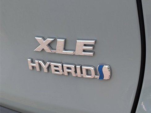 Used 2022 Toyota RAV4 XLE image 9