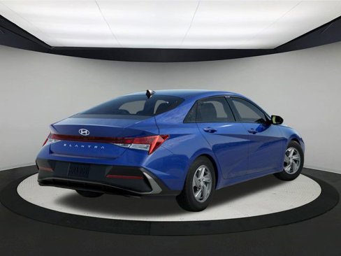 New 2025 Hyundai Elantra SE image 4
