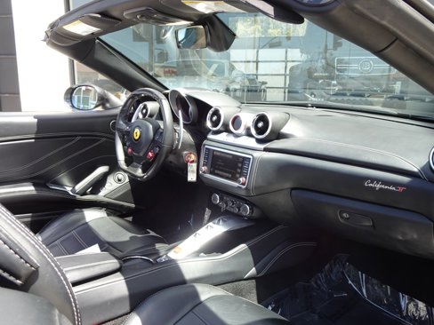 Used 2015 Ferrari California T image 16