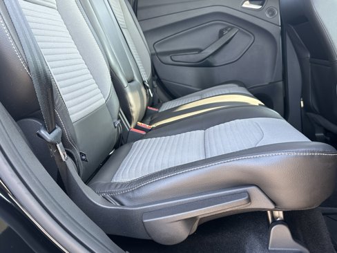 Used 2017 Ford Escape Titanium image 17