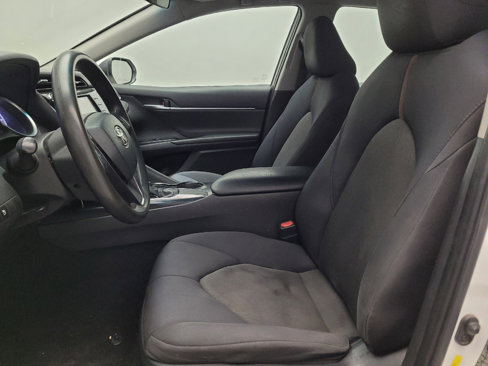 Used 2018 Toyota Camry LE image 17