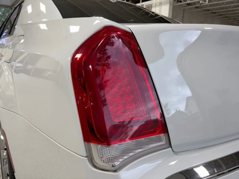 Used 2019 Chrysler 300 Limited image 8