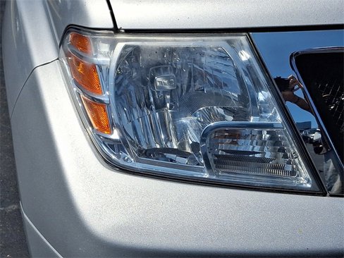 Used 2019 Nissan Frontier SV image 10