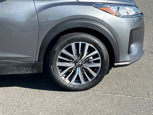 Used 2024 Nissan Kicks SV image 9