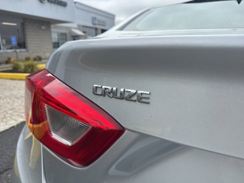 Used 2017 Chevrolet Cruze LS image 9