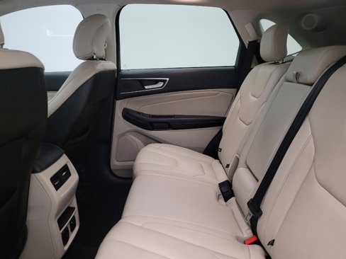 Used 2019 Ford Edge Titanium image 18