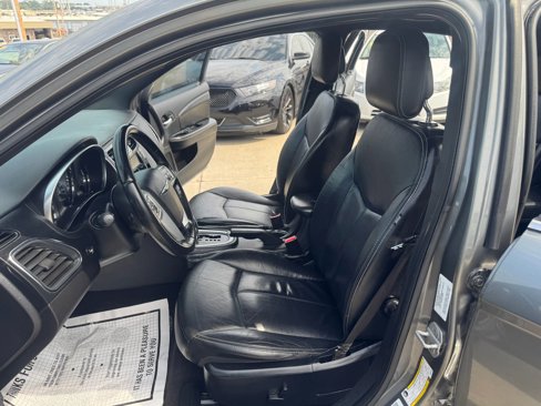 Used 2011 Chrysler 200 Limited image 14