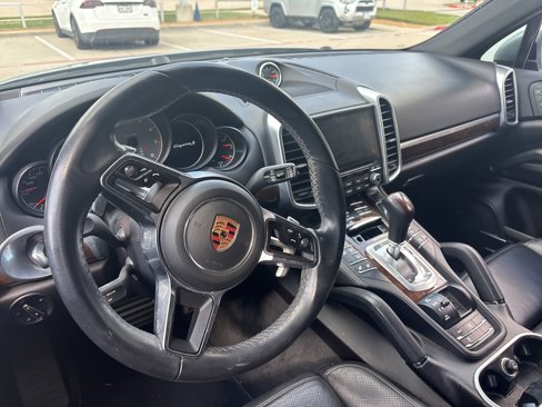 Used 2017 Porsche Cayenne S image 6