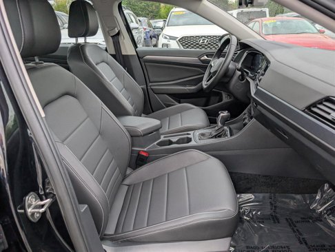 Used 2024 Volkswagen Jetta SE image 12