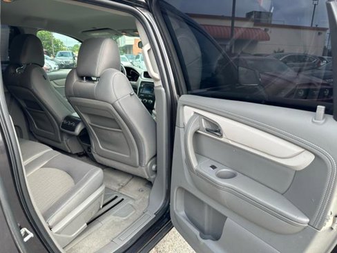 Used 2017 Chevrolet Traverse LT image 19