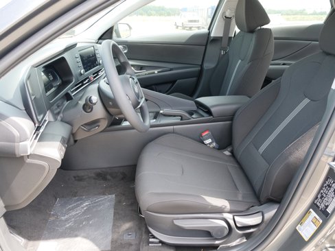 New 2025 Hyundai Elantra SE image 16
