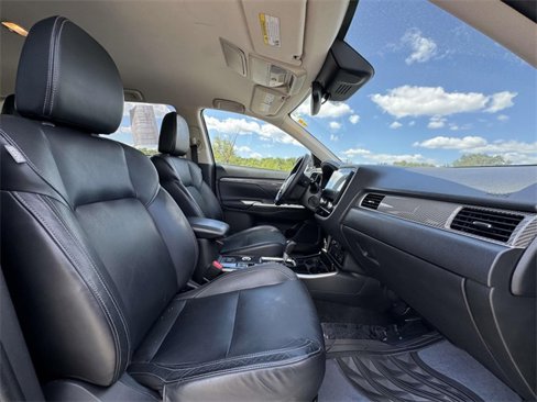 Used 2020 Mitsubishi Outlander AWD image 14